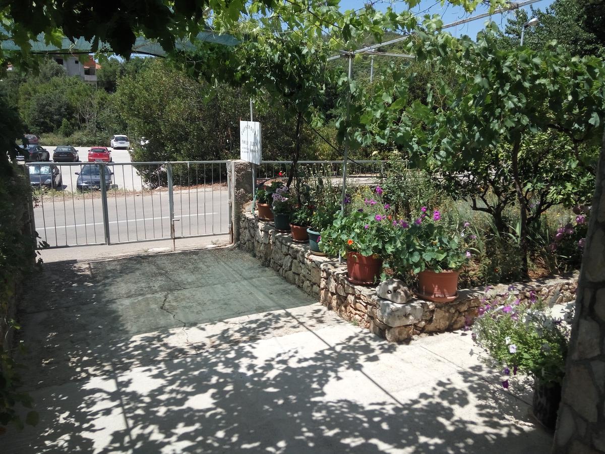 Guesthouse Eljuga Family Stari Grad  Exterior photo